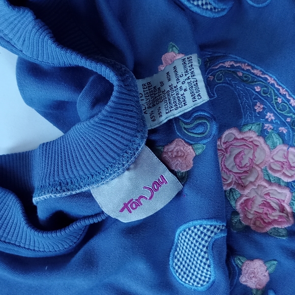 Vintage Women’s Embroidered Floral Half Sleeve Country Shirt - Picture 5 of 5